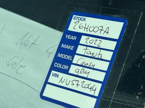 Used 2022 Toyota Camry XSE image 9