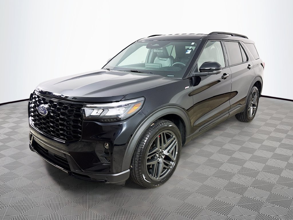 Used 2025 Ford Explorer ST-Line w/ ST-Line Street Pack AWD/4WD image 3