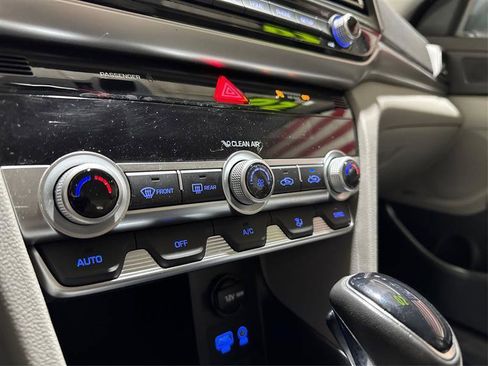 Used 2020 Hyundai Elantra Limited image 23