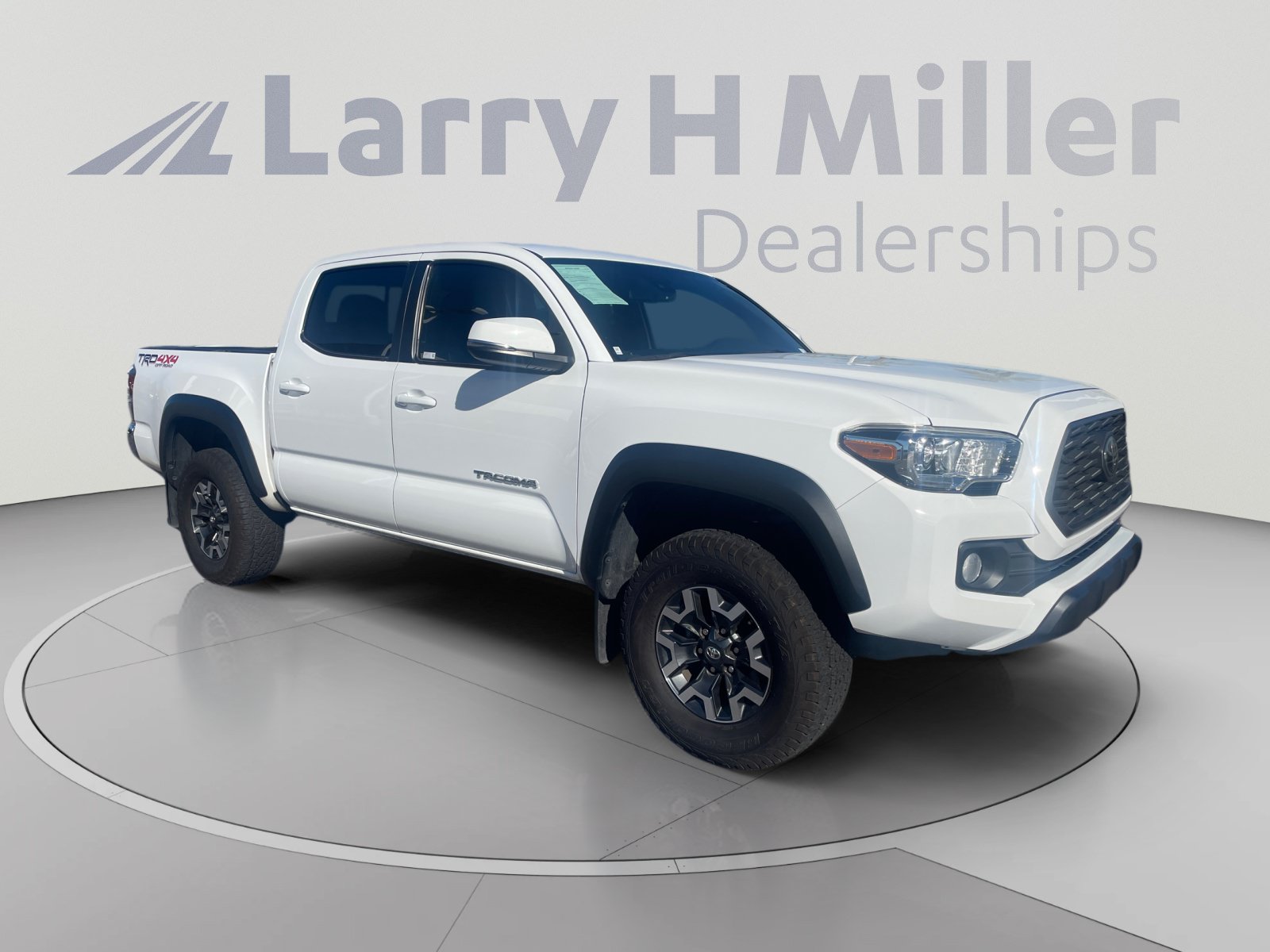 Used 2020 Toyota Tacoma TRD Off-Road AWD/4WD image 7