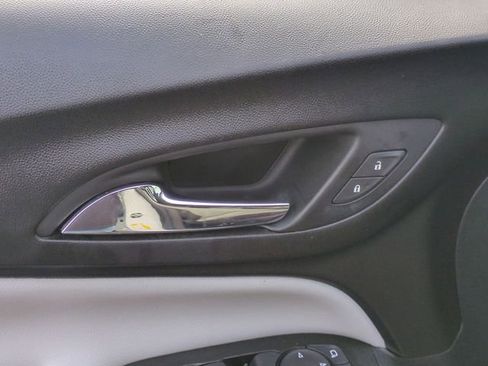 Used 2022 Chevrolet Equinox LS w/ LS Convenience Package image 13