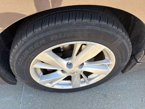 Used 2015 Nissan Altima 2.5 SL w/ Technology Package FWD image 2