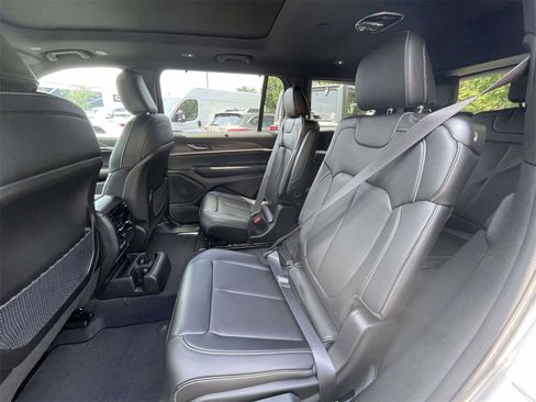 New 2025 Jeep Grand Cherokee L Limited image 29