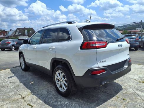 Used 2017 Jeep Cherokee Latitude w/ Cold Weather Group image 4