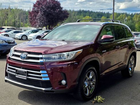Used 2017 Toyota Highlander Limited Platinum AWD/4WD image 3
