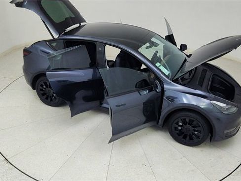 Used 2025 Tesla Model Y Long Range image 81
