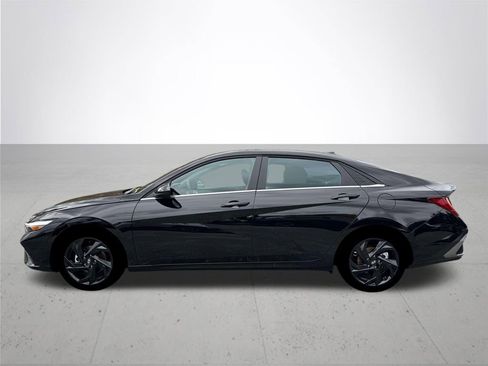 New 2026 Hyundai Elantra SEL Sport Premium FWD image 3