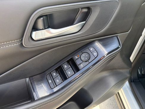 Used 2023 Nissan Rogue SV w/ SV Premium B Package image 18