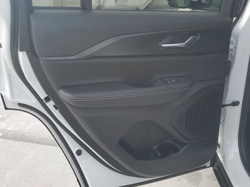 New 2025 Jeep Grand Cherokee Altitude image 17