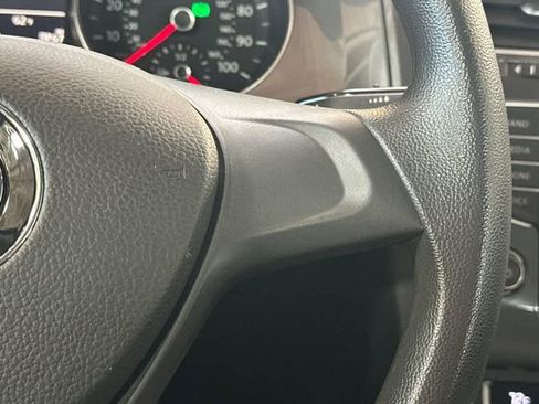 Used 2016 Volkswagen e-Golf SE image 29