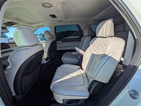 Used 2022 Hyundai Palisade Calligraphy image 11