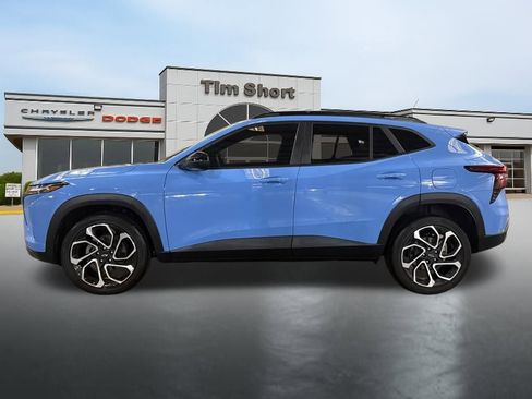 Used 2024 Chevrolet Trax RS w/ Sunroof Package FWD image 2
