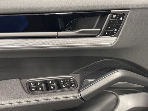 New 2026 Porsche Cayenne E-Hybrid Coupe AWD/4WD image 14