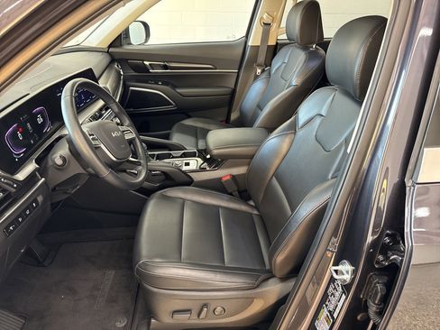 Used 2025 Kia Telluride S image 15