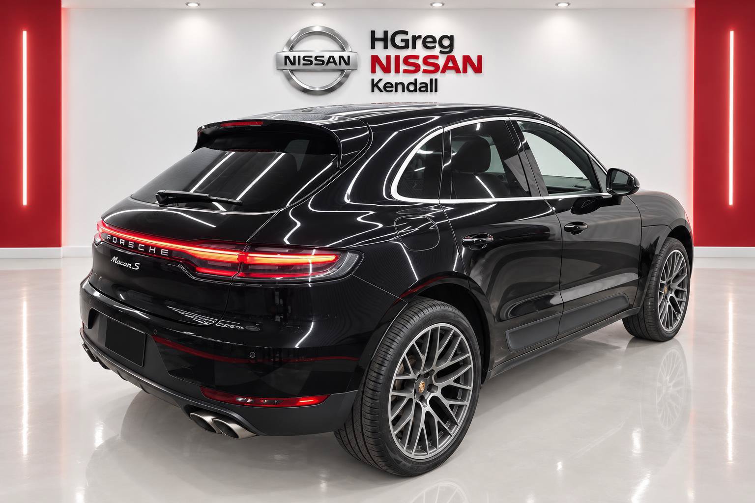 Used 2019 Porsche Macan S AWD/4WD image 4