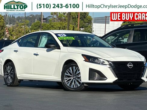 Used 2025 Nissan Altima 2.5 SV AWD/4WD image 1