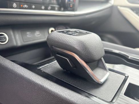 Used 2023 Nissan Rogue SV w/ SV Premium B Package FWD image 22