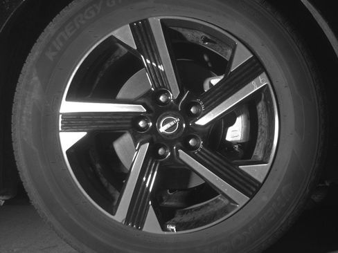 Used 2025 Nissan Sentra SV FWD image 12
