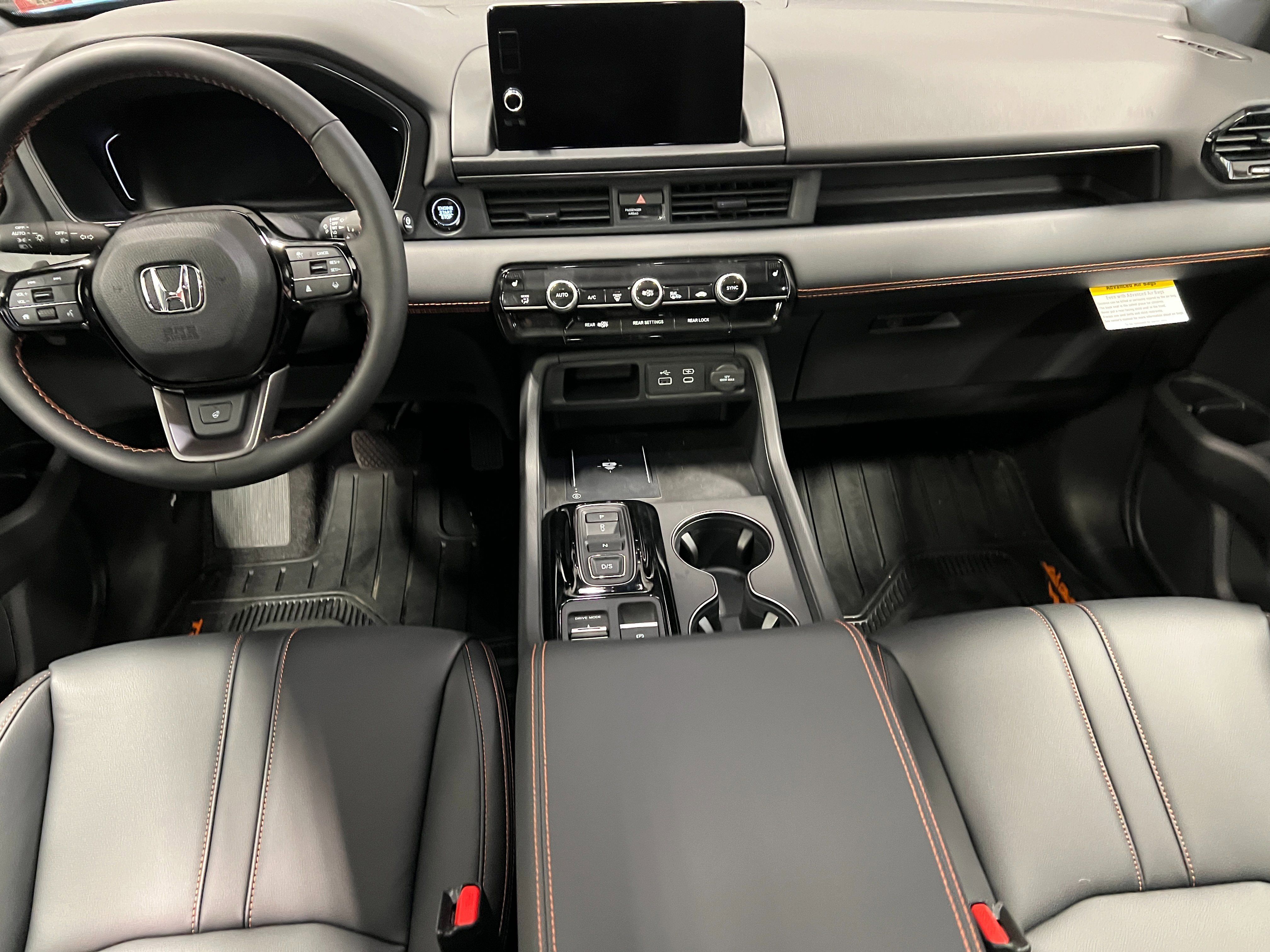 Used 2025 Honda Pilot TrailSport image 17