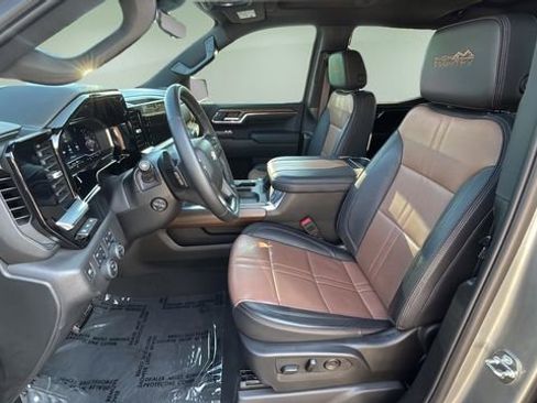 Used 2024 Chevrolet Silverado 1500 High Country w/ High Country Premium Package AWD/4WD image 18