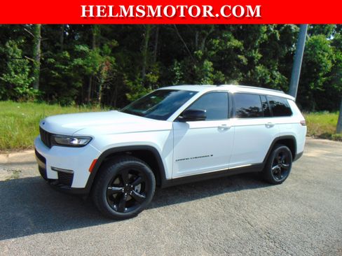 Certified 2024 Jeep Grand Cherokee L Limited w/ Black Appearance Package AWD/4WD image 4