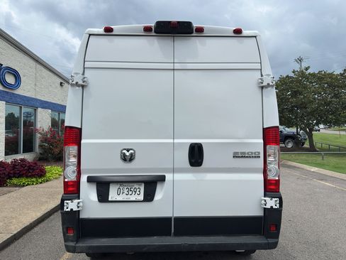 Used 2024 RAM ProMaster 2500 w/ Convenience Group FWD image 5