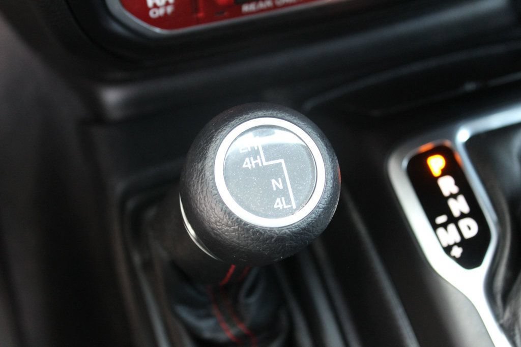 Used 2021 Jeep Gladiator Rubicon AWD/4WD image 17