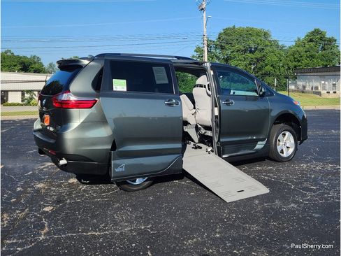 Used 2020 Toyota Sienna LE FWD image 5