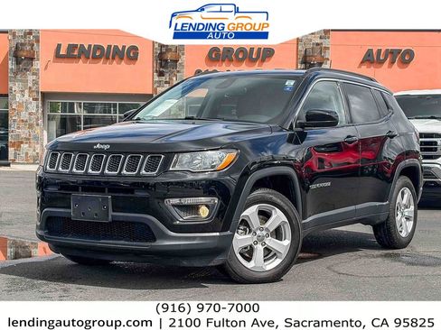 Used 2018 Jeep Compass Latitude w/ Popular Equipment Group FWD image 1