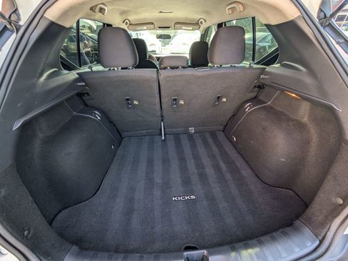 Used 2018 Nissan Kicks S image 19