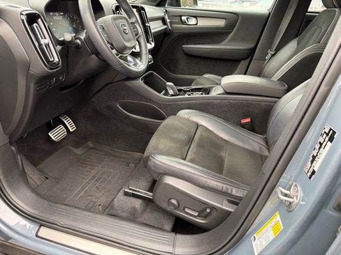 Used 2022 Volvo XC40 T5 R-Design w/ Advanced Package image 9