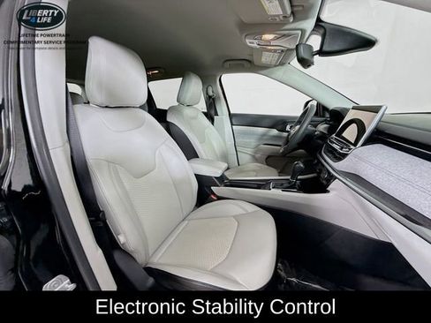 Used 2022 Jeep Compass Latitude FWD image 26