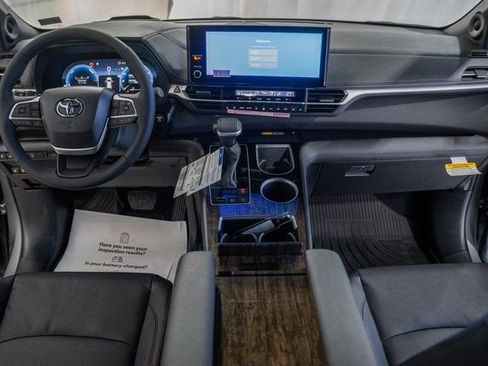 New 2026 Toyota Sienna Platinum image 21