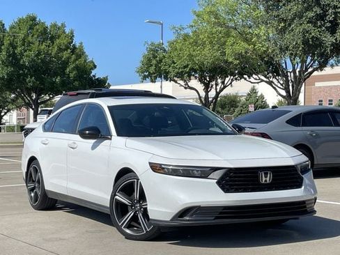 Used 2025 Honda Accord Sport image 2