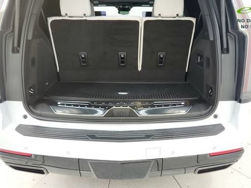 Used 2026 Cadillac Escalade Platinum Sport w/ LPO, ONYX Package AWD/4WD image 28