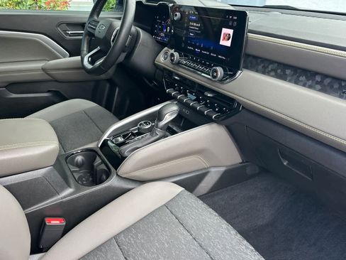 Used 2024 Chevrolet Colorado ZR2 AWD/4WD image 15