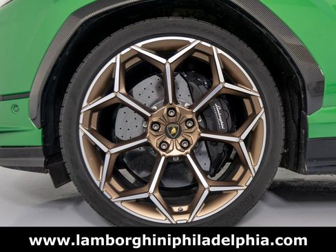 Used 2024 Lamborghini Urus Performante AWD/4WD image 9