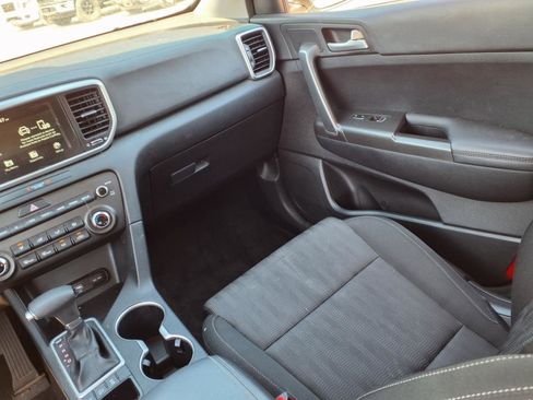 Used 2021 Kia Sportage LX image 16