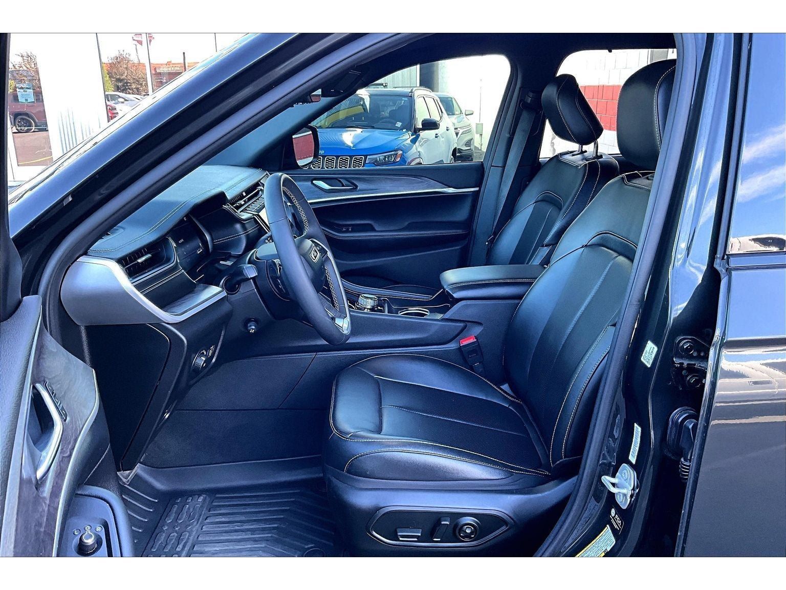 Used 2024 Jeep Grand Cherokee L Limited w/ Luxury Tech Group II AWD/4WD image 28