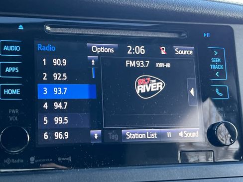 Used 2017 Toyota Sienna XLE Premium image 22