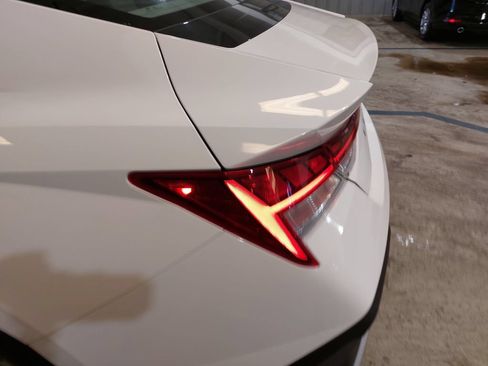 Used 2025 Hyundai Elantra Hybrid FWD image 36