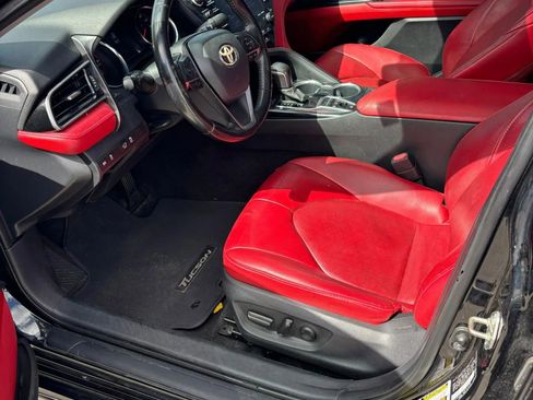 Used 2020 Toyota Camry XSE image 9