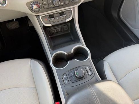 Used 2022 GMC Terrain SLT image 16