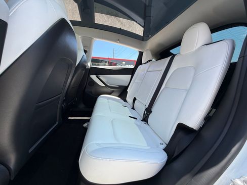 Used 2022 Tesla Model Y Performance AWD/4WD image 19