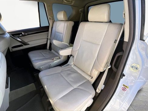 Used 2017 Lexus GX 460 Premium image 19