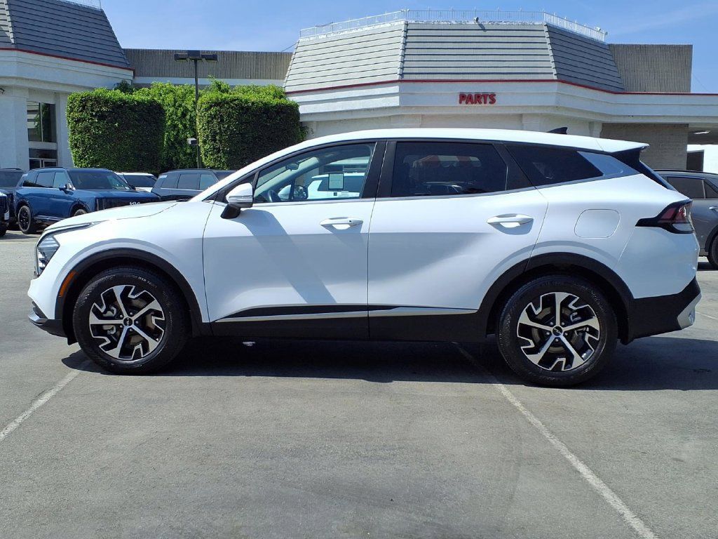 Certified 2025 Kia Sportage EX FWD image 3