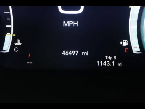 Used 2023 Chrysler Pacifica Touring-L FWD image 25
