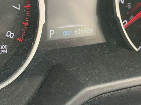 Used 2022 Toyota RAV4 LE image 9