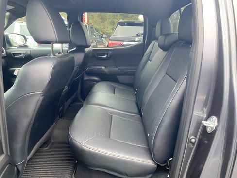 Used 2022 Toyota Tacoma TRD Off-Road image 8