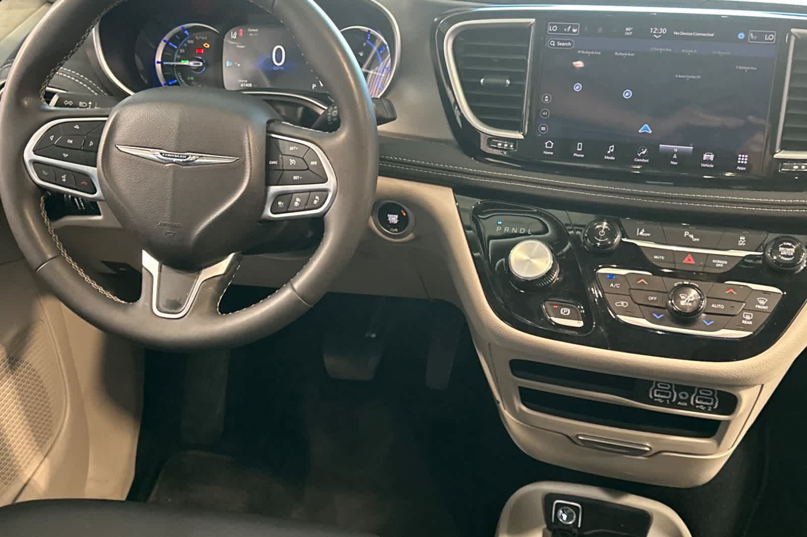 Used 2024 Chrysler Pacifica Limited FWD image 16